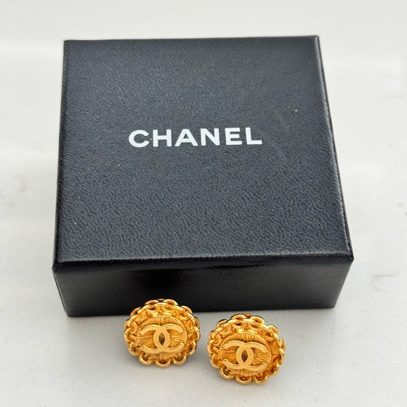 Vintage Chanel 24K Gold Plated Clip on Earrings - Picture 1 of 5